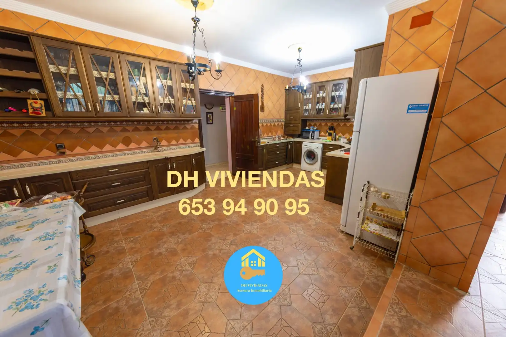 Kitchen of Houses for sale in Dos Hermanas  with Air Conditioner, Private garden and Terrace