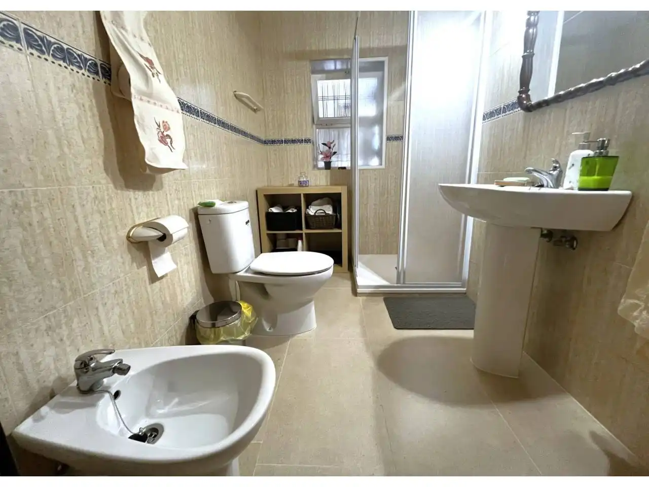 Baño de Casa o chalet en venta en Valverde del Camino con Jardín privado, Terraza y Amueblado