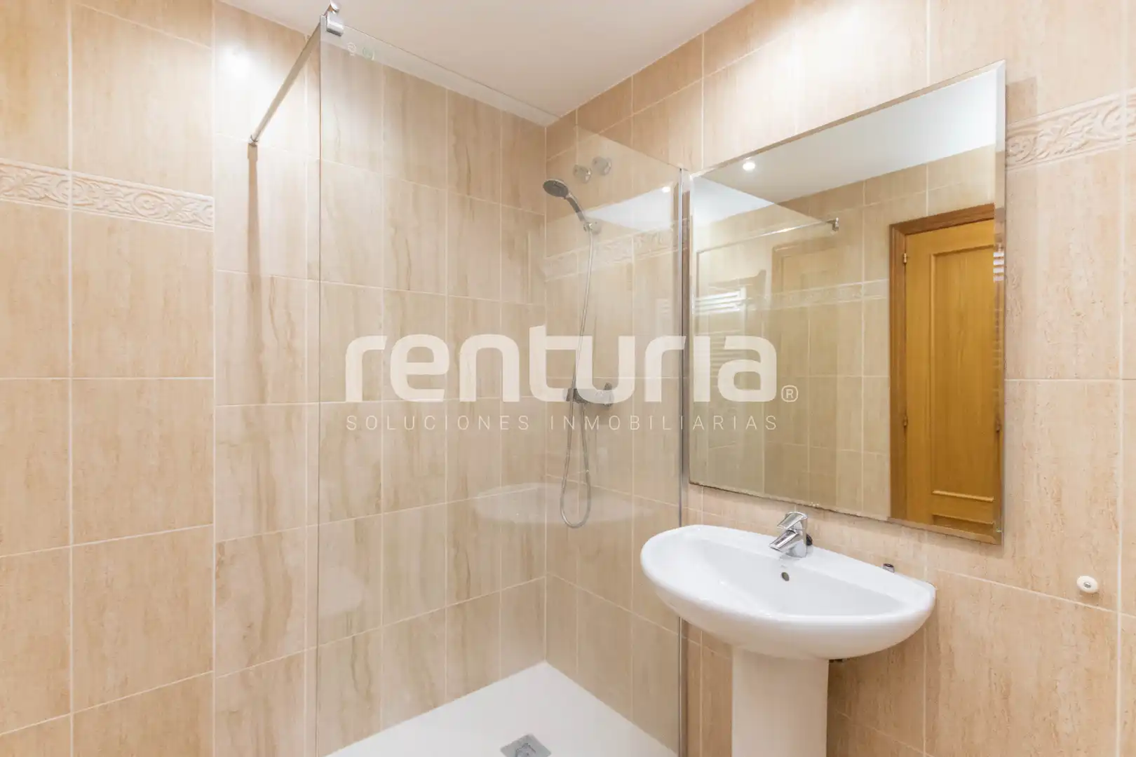 Baño de Piso en venta en Valencia con Aire acondicionado, Calefacción y Jardín privado