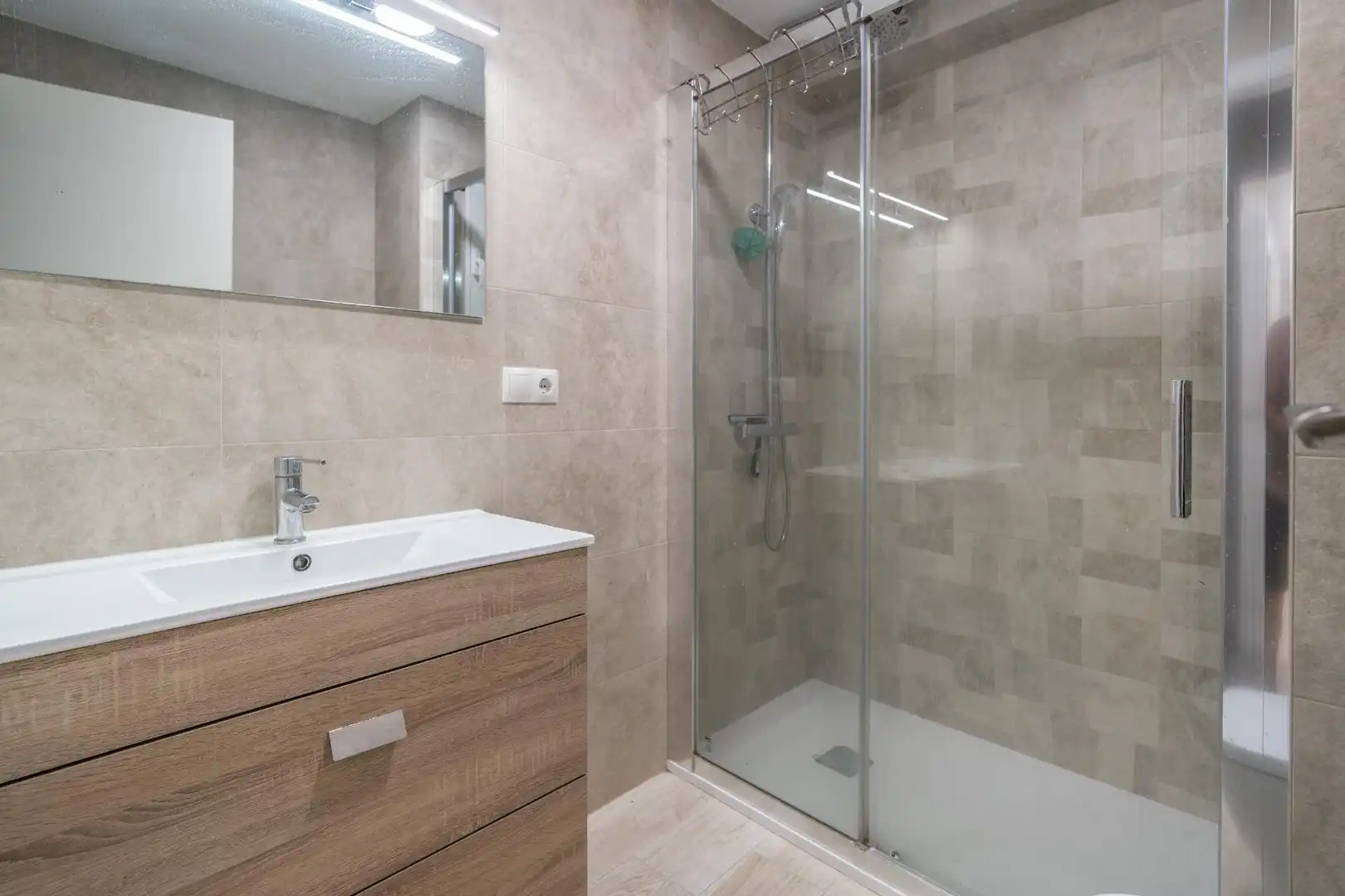 Bathroom of Flat for sale in Silla  with Air Conditioner and Balcony