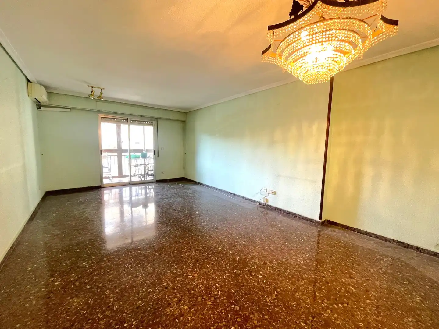 Sala d'estar de Pis en venda en  Valencia Capital amb Aire condicionat, Moblat i Balcó