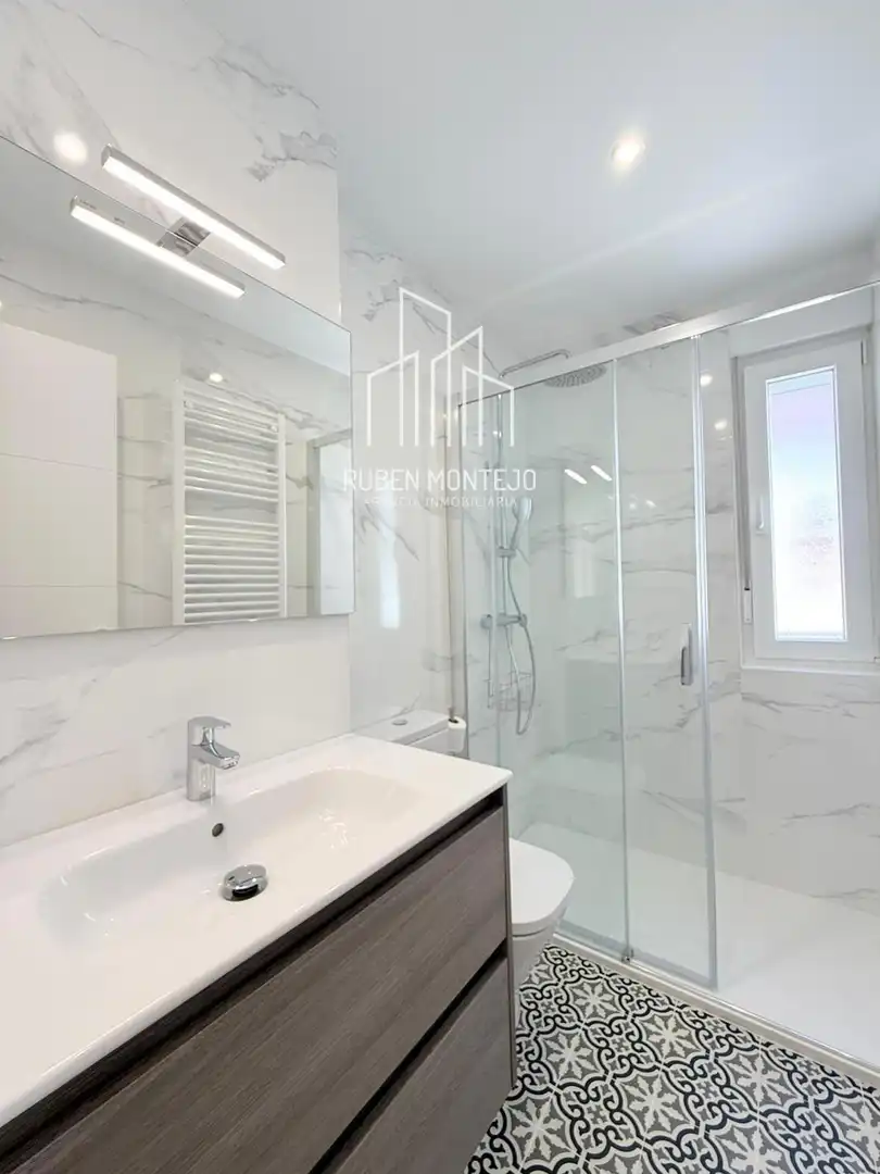 Bathroom of Flat for rent in Salamanca  with Heating, Storage room and Furnished