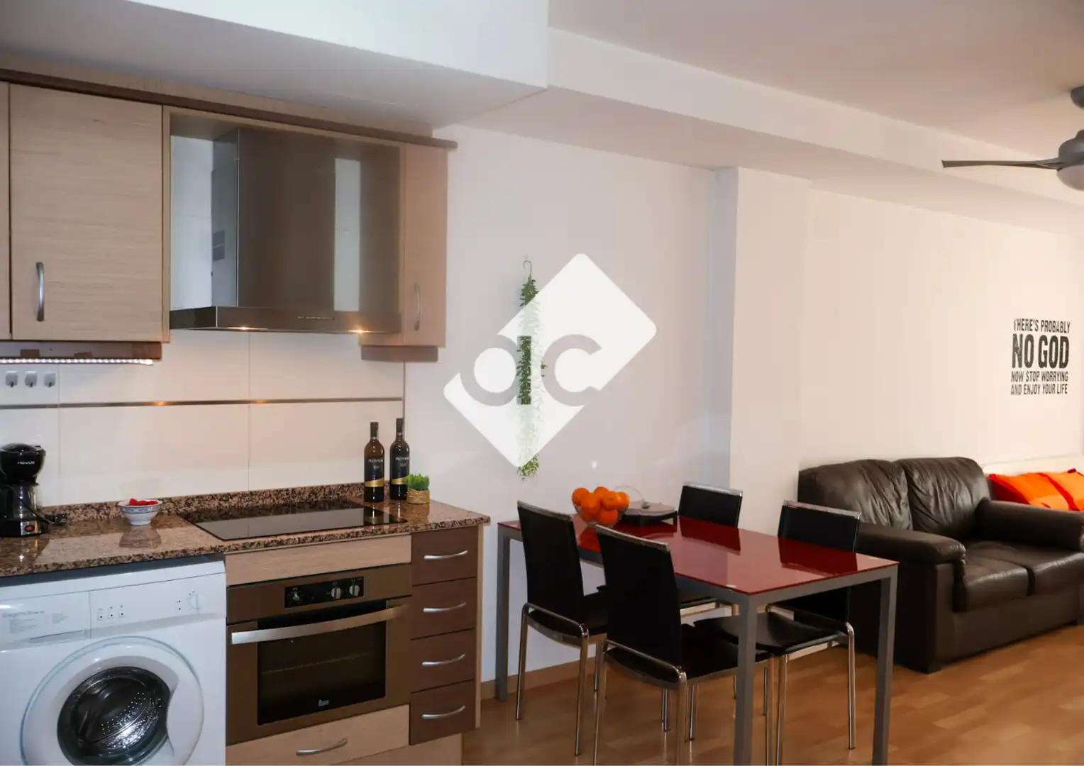 Cuina de Loft de lloguer en Valencia amb Moblat, Forn i Rentadora