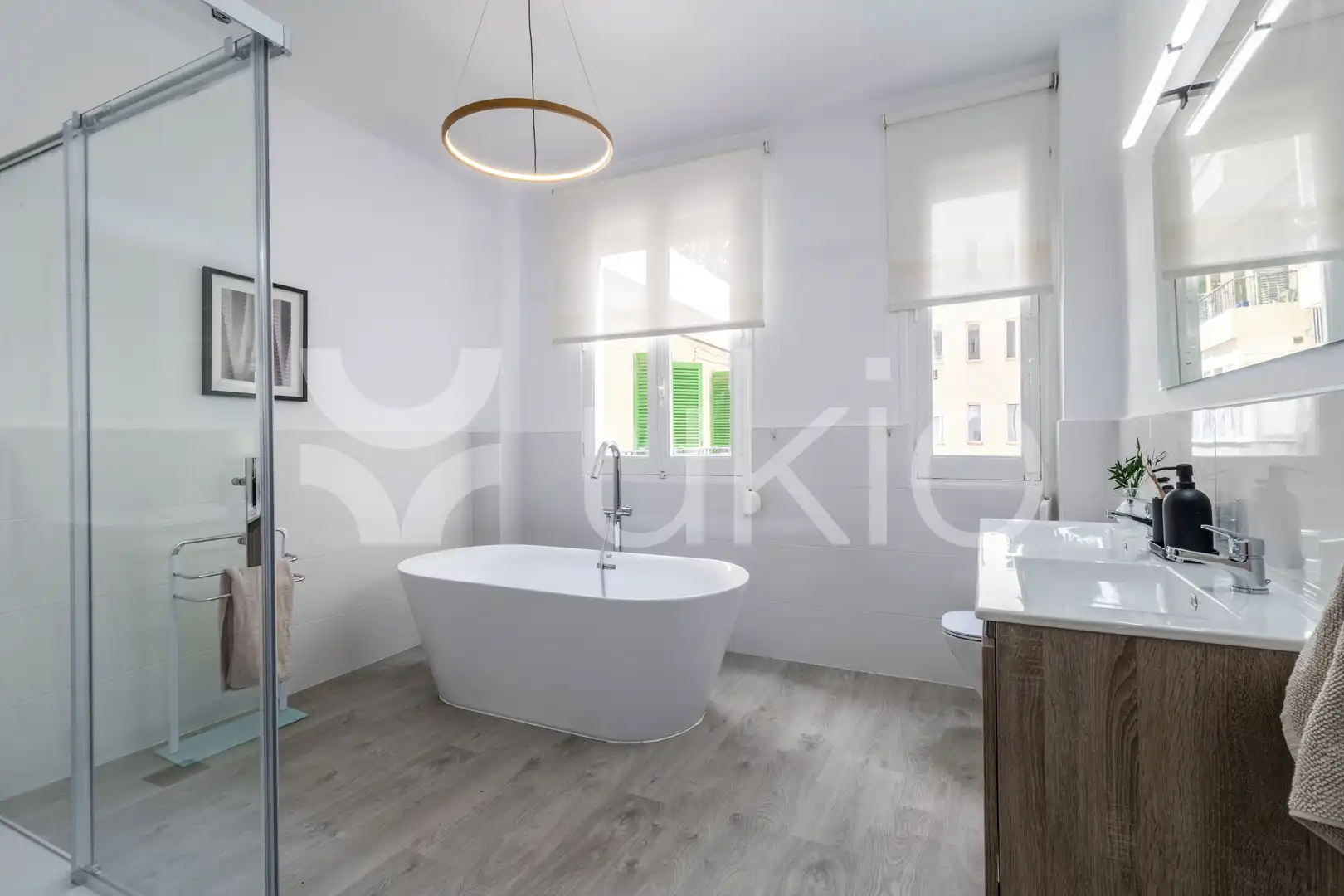 Bany de Apartament de lloguer en Madrid amb Aire condicionat, Calefacció i Terrassa