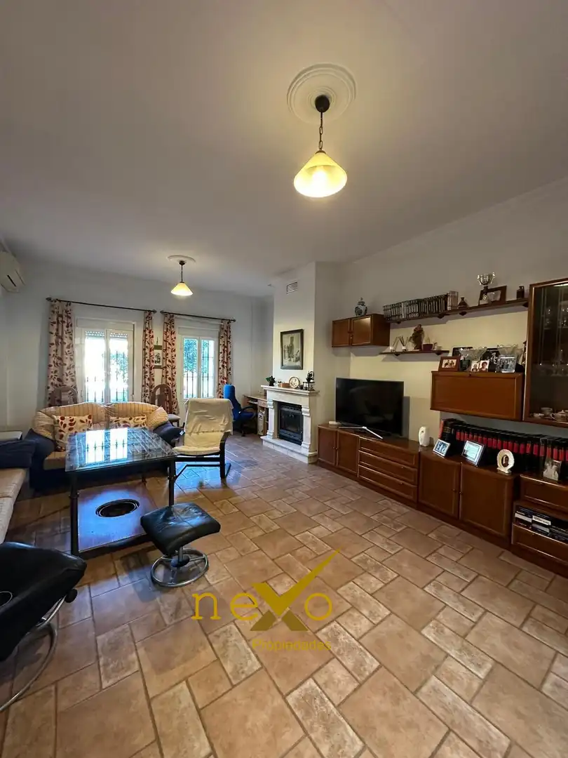 Sala de estar de Casa o chalet en venta en Carmona con Jardín privado y Piscina