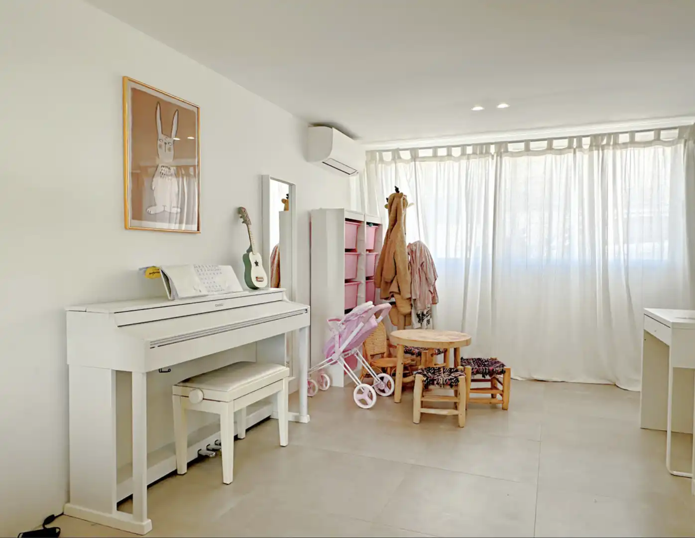 Dormitori de Casa o xalet en venda en Estepona amb Aire condicionat, Jardí privat i Terrassa