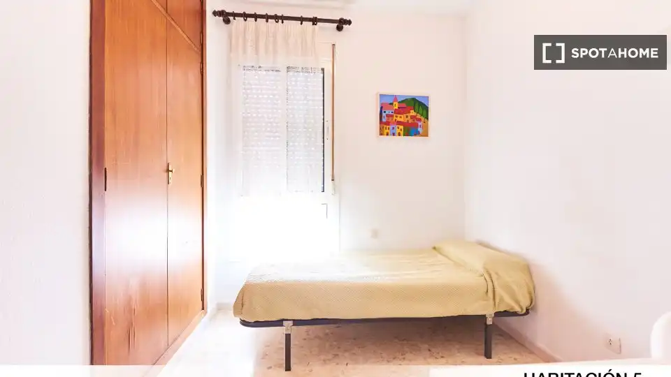Habitación de Piso de alquiler en Sevilla con Aire acondicionado, Calefacción y Amueblado