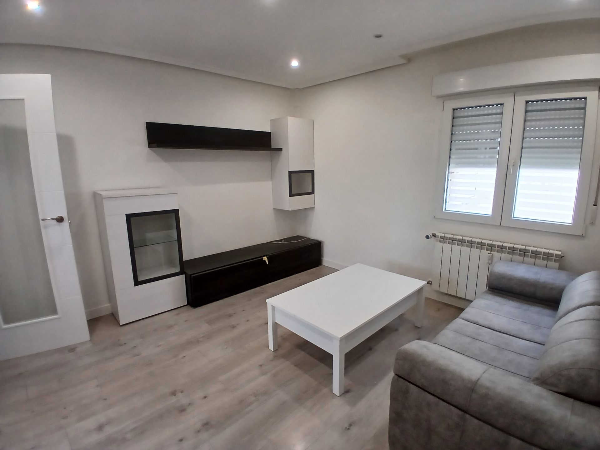 Sala d'estar de Apartament de lloguer en Burgos Capital amb Calefacció, Terrassa i Moblat