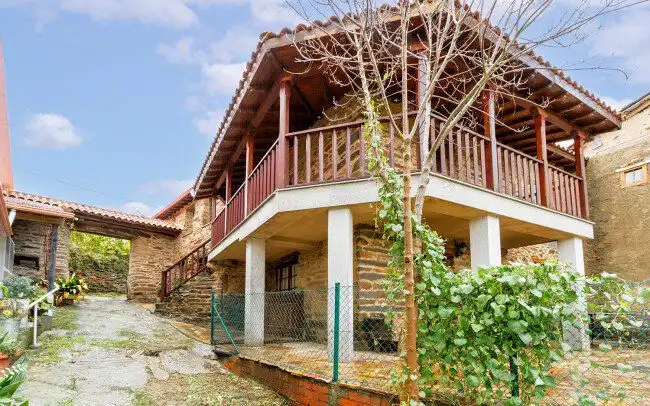 Vista exterior de Casa o xalet en venda en Sober amb Calefacció, Jardí privat i Terrassa