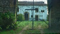 Jardí de Casa o xalet en venda en Oviedo  amb Parquet i Balcó