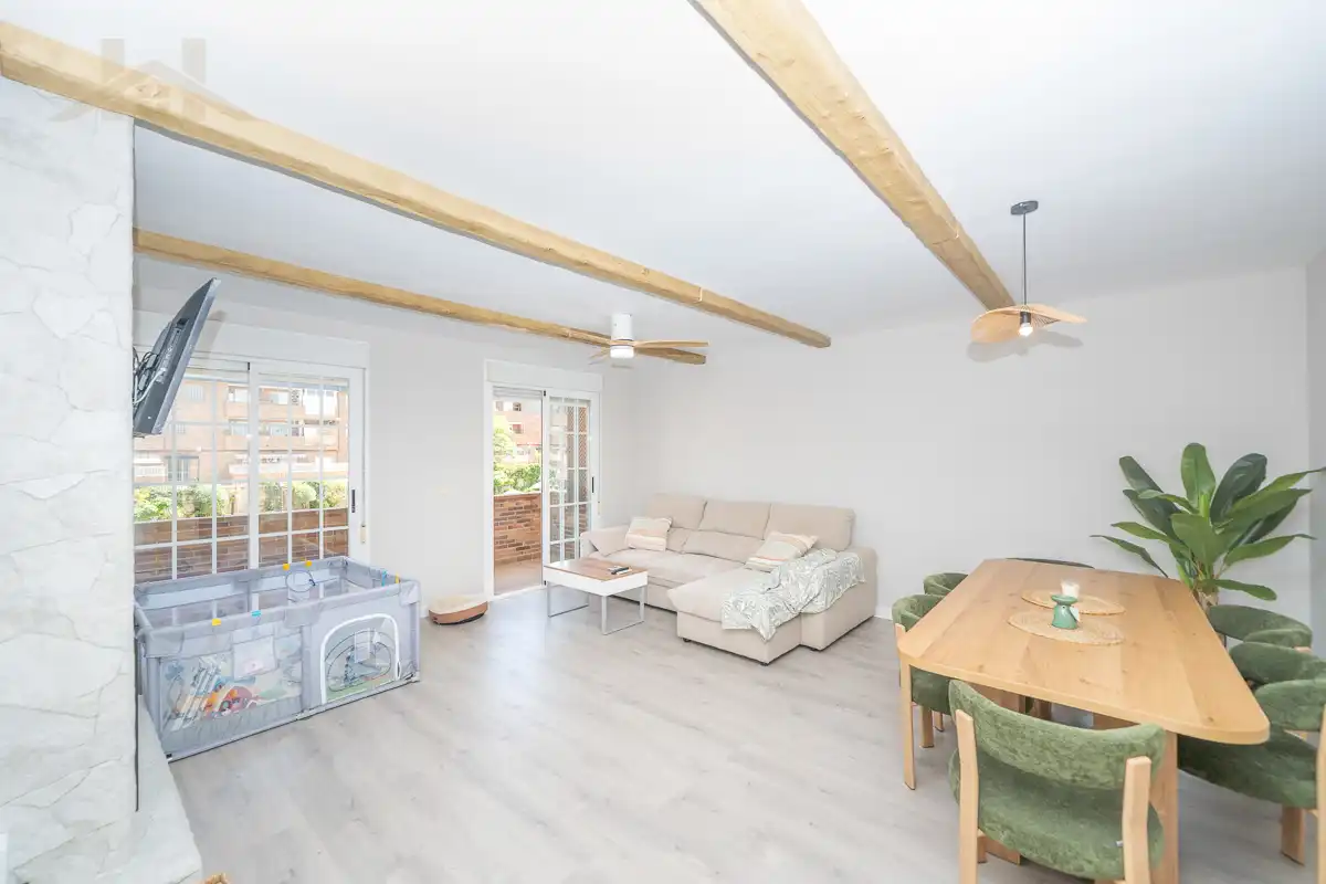 Sala de estar de Dúplex en venta en Villanueva del Pardillo con Aire acondicionado, Calefacción y Terraza