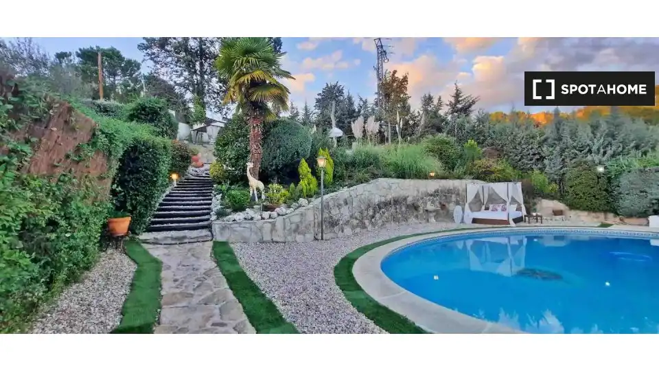 Piscina de Apartamento para compartir en Torrelodones con Aire acondicionado, Terraza y Amueblado