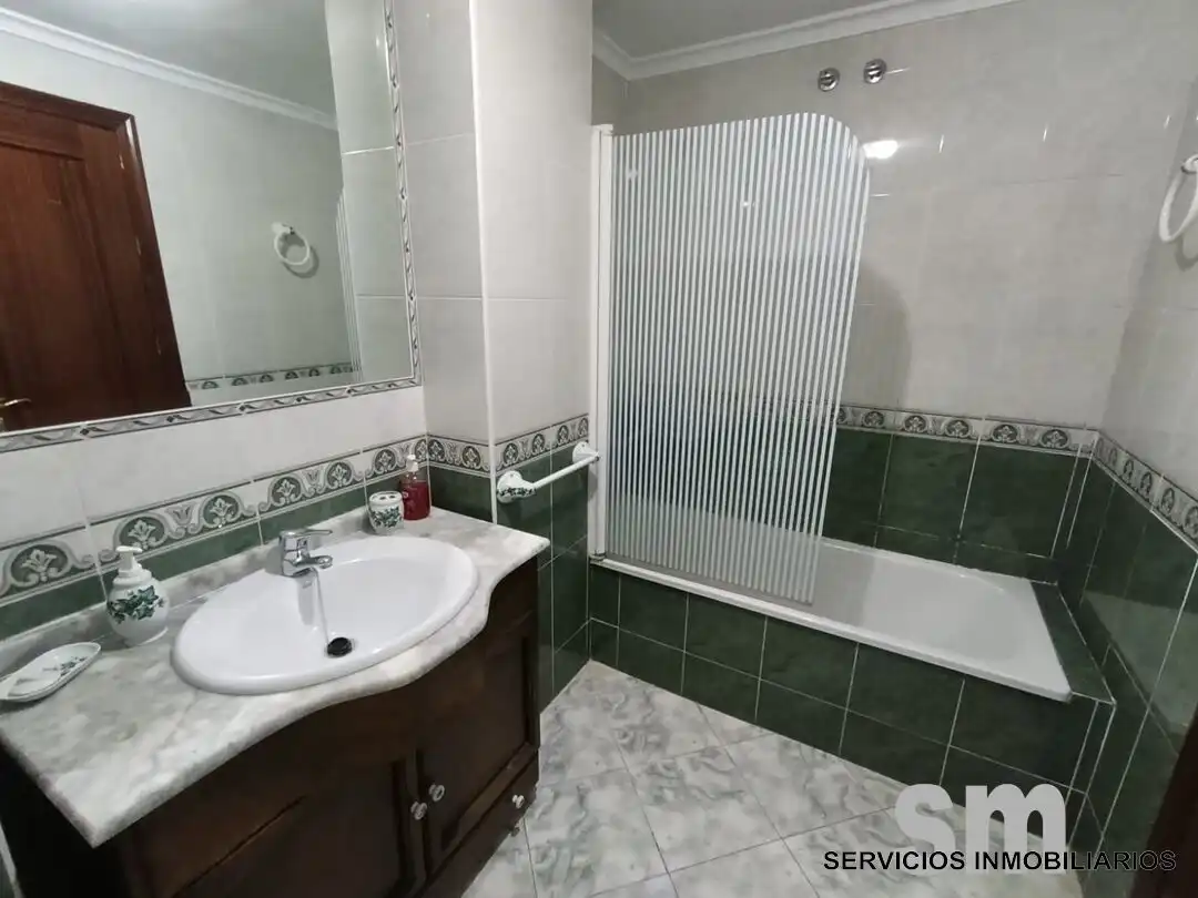 Badezimmer von Wohnung zum Verkauf in Ubrique mit Balkon