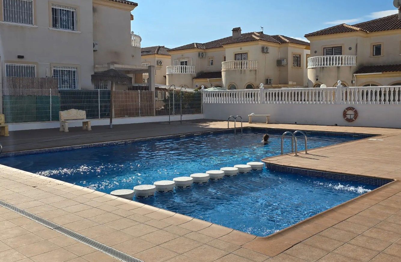 Piscina de Casa o xalet en venda en Torrevieja amb Aire condicionat, Calefacció i Moblat