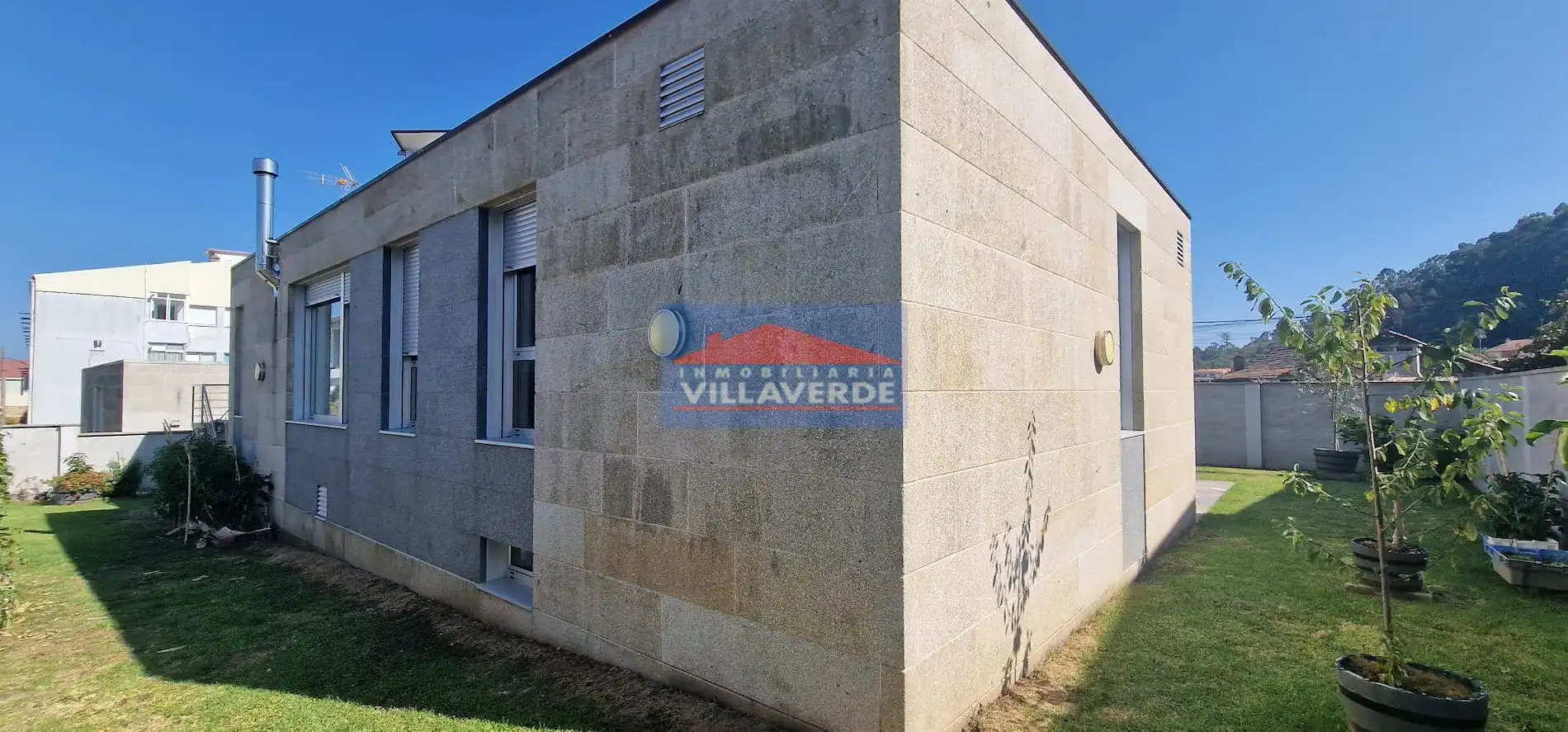 Vista exterior de Casa o chalet en venta en Cangas  con Terraza, Trastero y Piscina