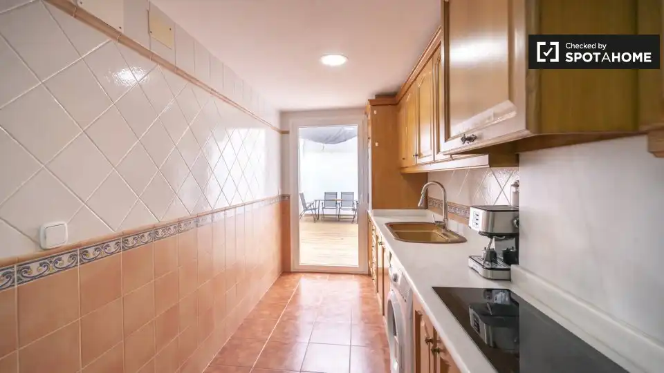 Appartamento con terrazza in affitto a Extramurs, imagen 10