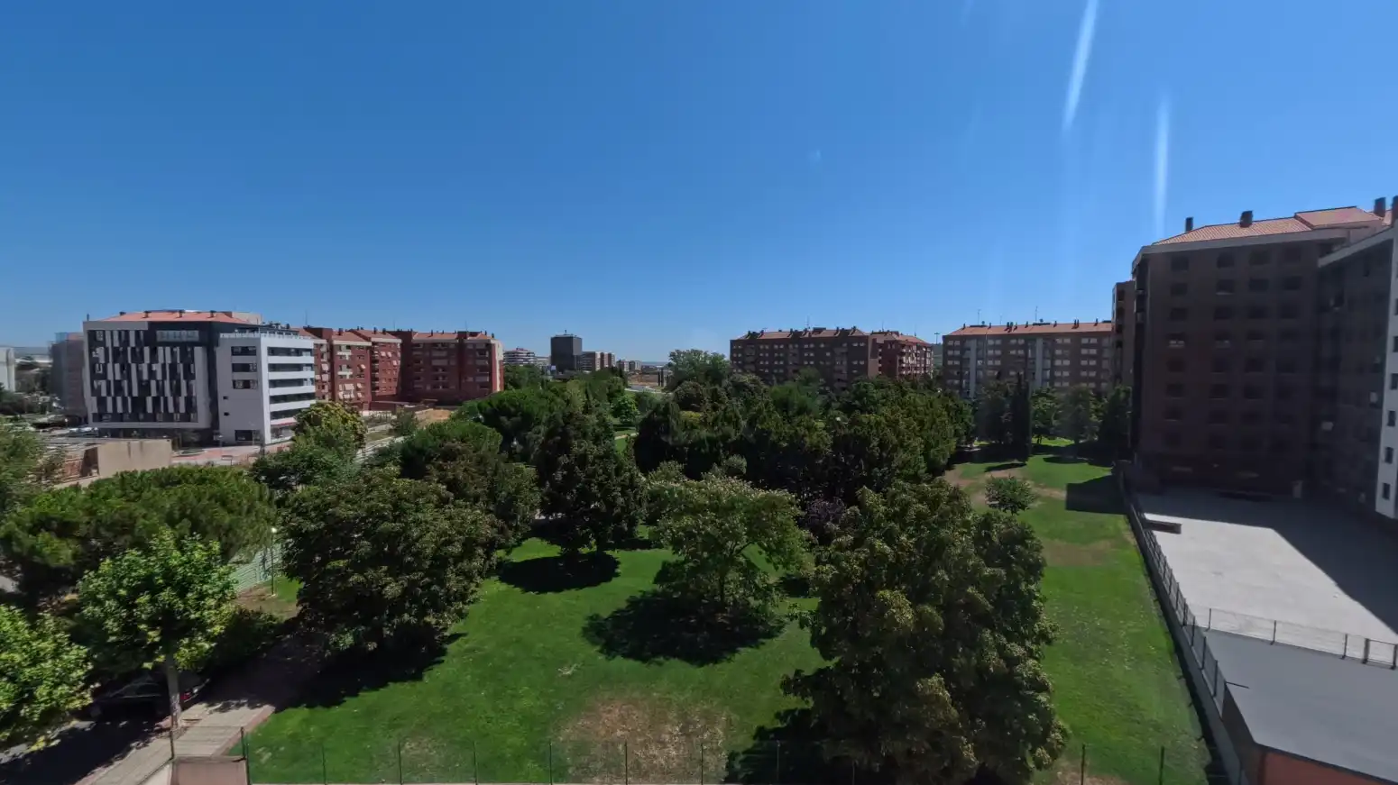 Vista exterior de Pis en venda en  Logroño amb Calefacció, Parquet i Traster