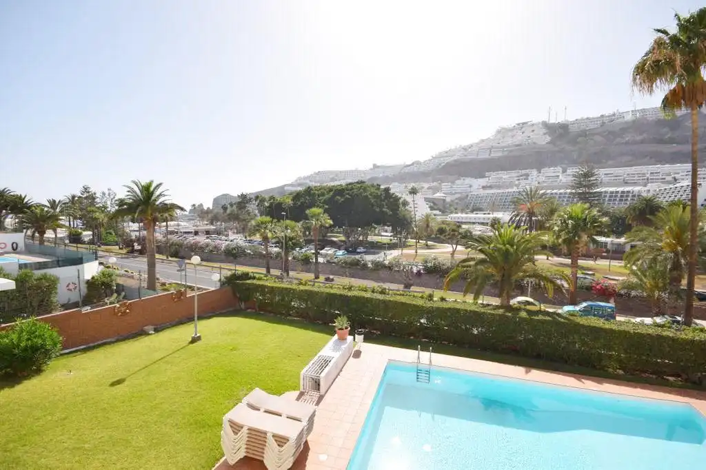 Vista exterior de Apartamento de alquiler en Mogán con Amueblado, Balcón y Piscina comunitaria