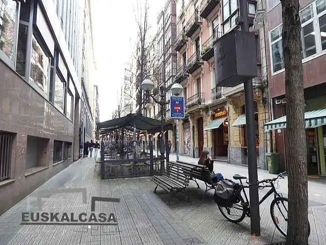 Vista exterior de Oficina en venta en Bilbao  con Calefacción
