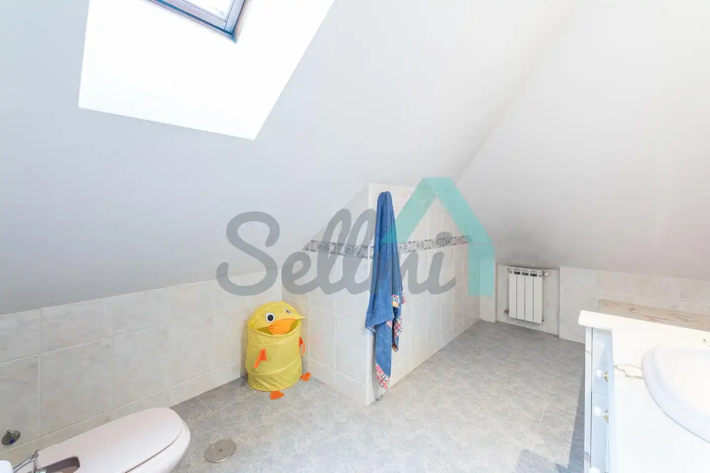 Baño de Casa adosada en venta en El Franco  con Calefacción, Jardín privado y Parquet