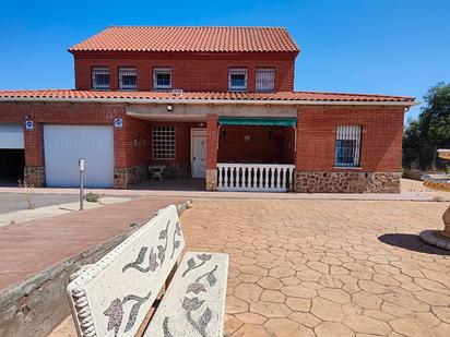Vista exterior de Casa o xalet en venda en Barajas de Melo amb Calefacció, Jardí privat i Terrassa