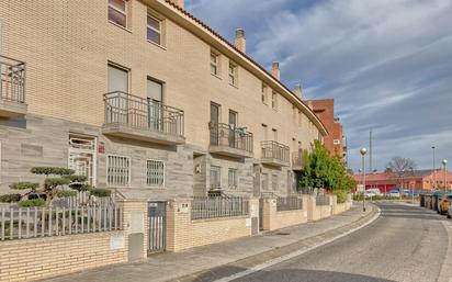 Vista exterior de Casa adosada en venda en El Vendrell amb Aire condicionat, Calefacció i Jardí privat