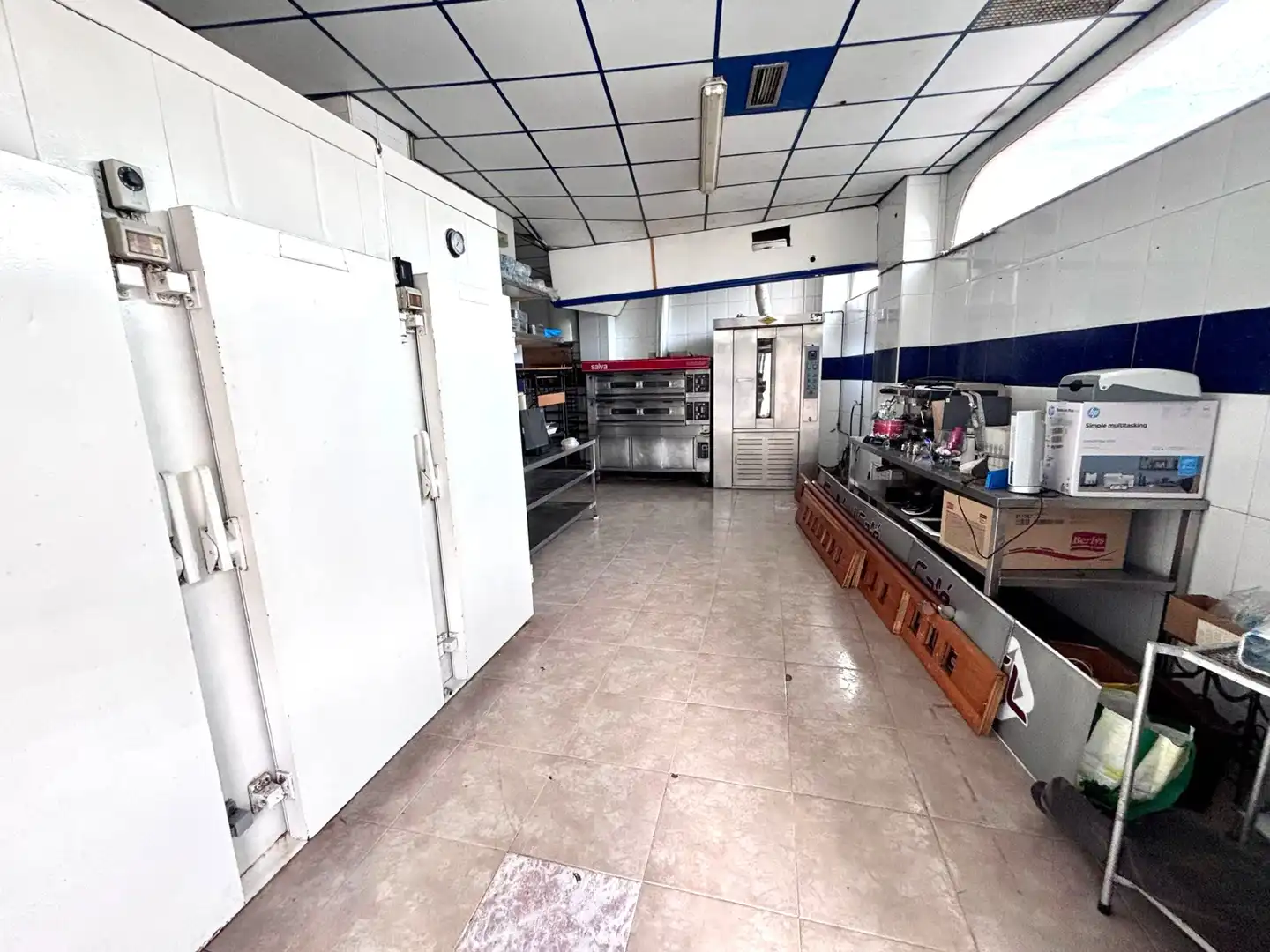 Cuina de Local en venda en Gijón  amb Moblat