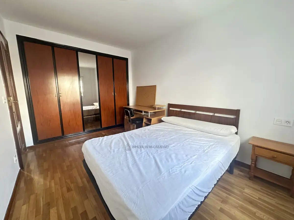 Habitación de Piso de alquiler en Burgos con Calefacción, Terraza y Amueblado