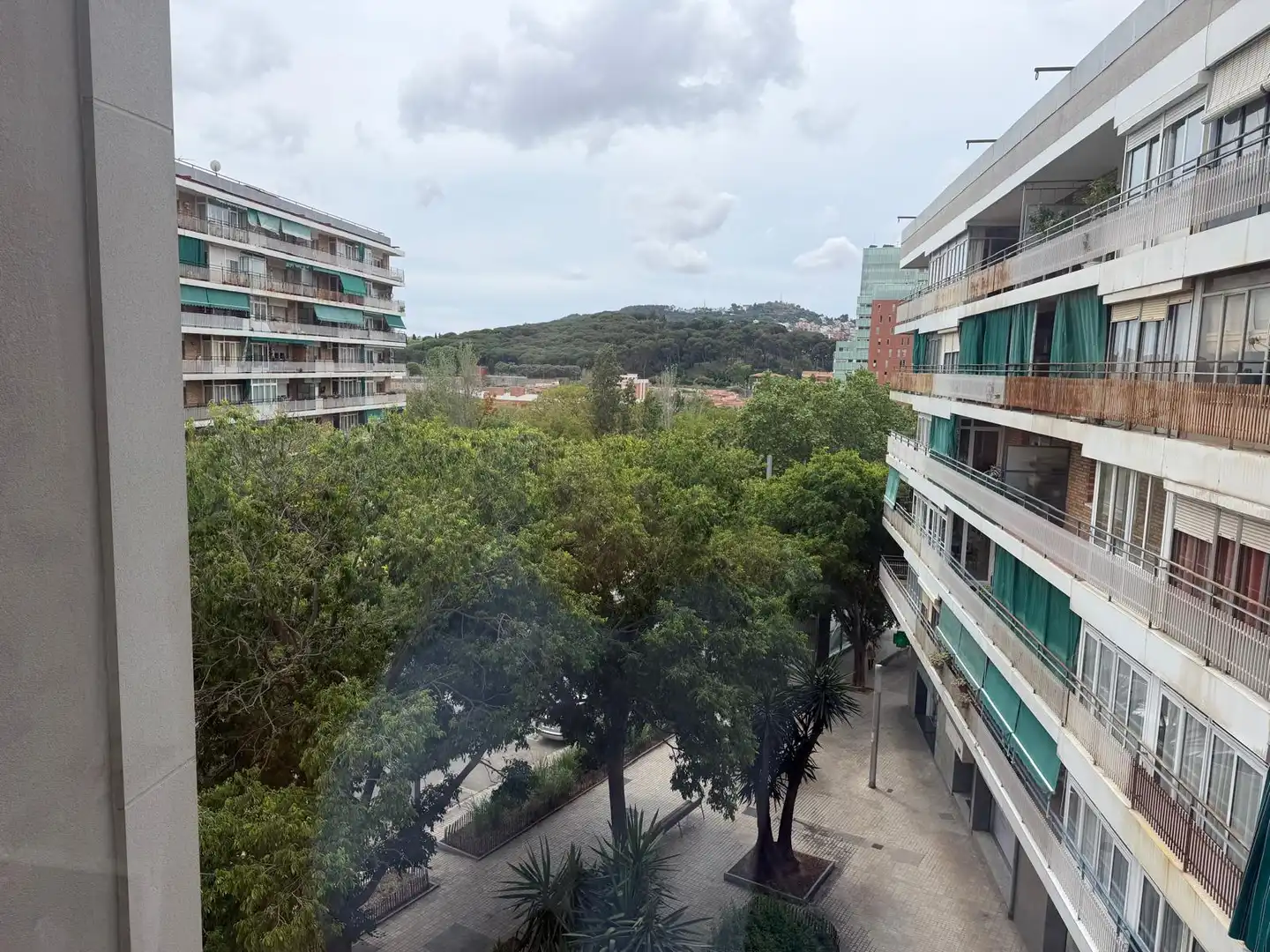 Vista exterior de Piso en venta en Barcelona con Amueblado y Balcón