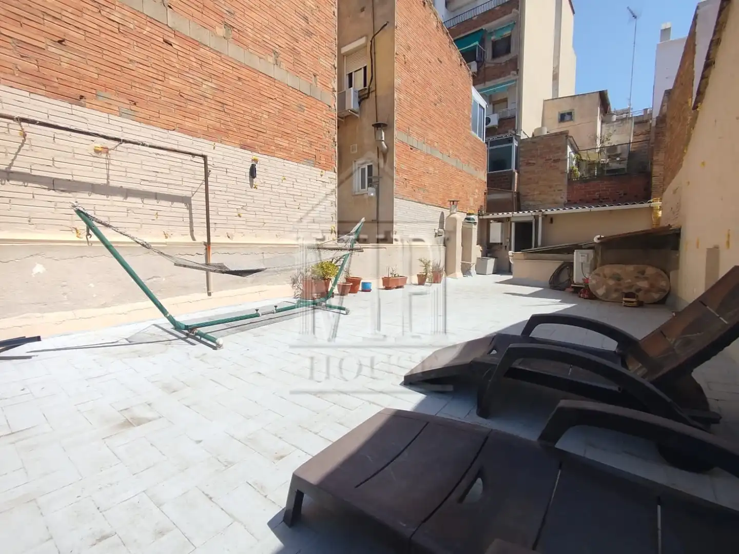 Terrasse von Einfamilien-Reihenhaus zum Verkauf in Badalona mit Klimaanlage, Heizung und Parkett
