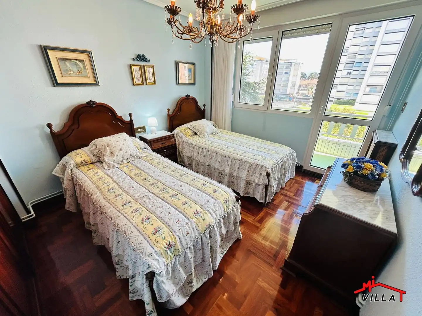 Habitación de Piso en venta en Laredo con Calefacción, Terraza y Amueblado