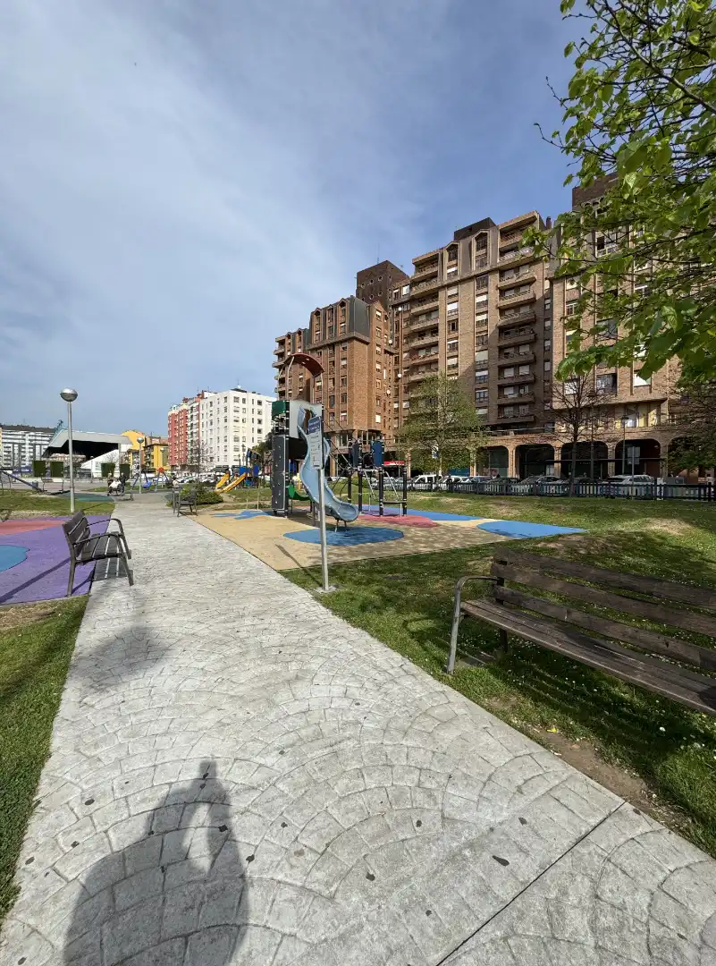 Vista exterior de Dúplex en venta en Avilés con Calefacción, Parquet y Terraza