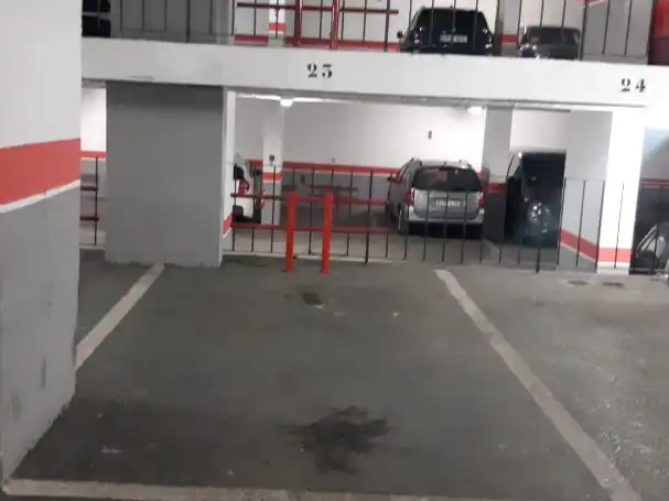 Parcheggio in affitto a Calle Nosquera 17