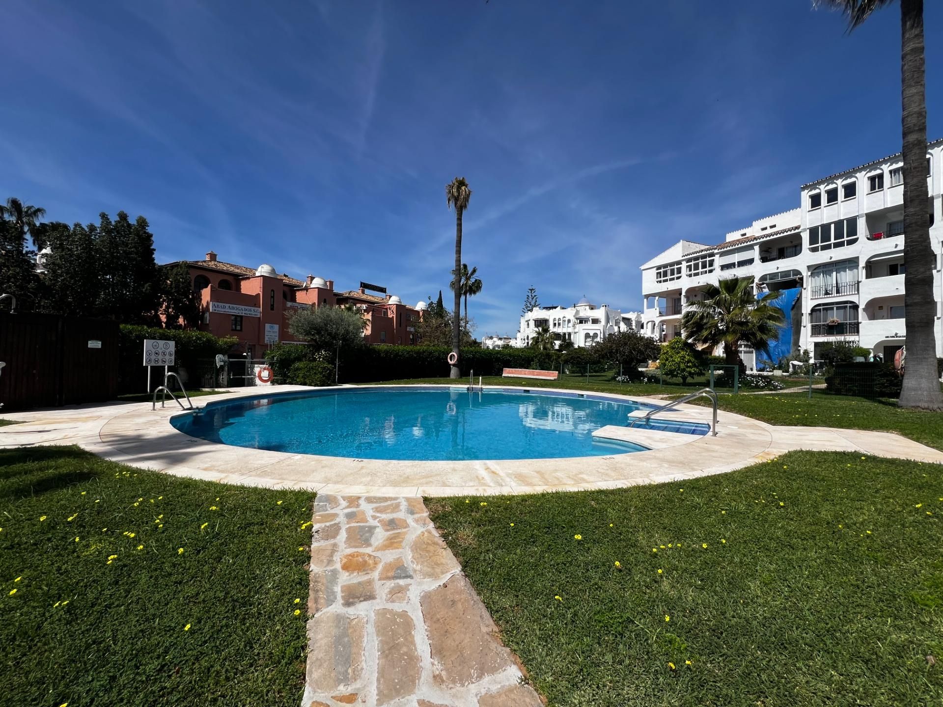 Apartment for sale in Calle Calle del Rosal, Calahonda , Mijas