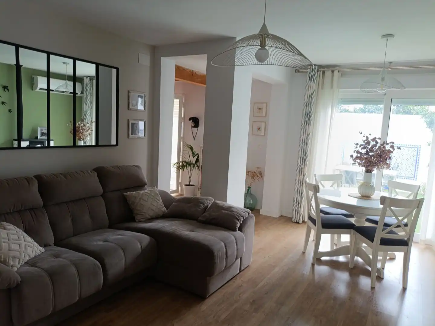 Sala d'estar de Casa o xalet en venda en  Sevilla Capital amb Aire condicionat, Terrassa i Piscina