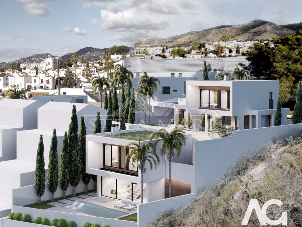 Vista exterior de Casa o xalet en venda en Nerja amb Aire condicionat, Terrassa i Piscina