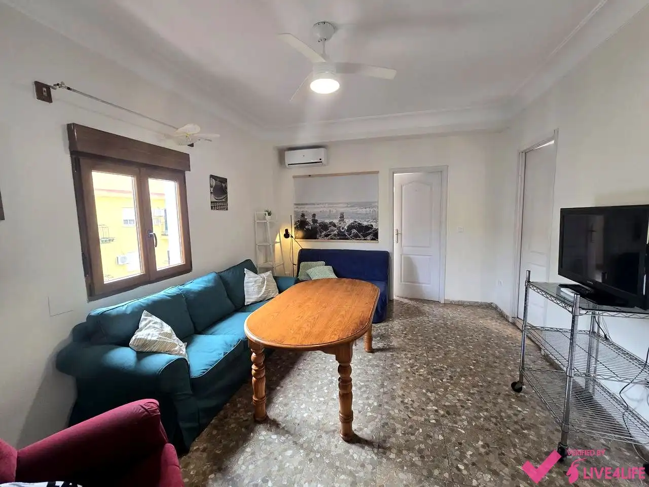 Living room of Flat for rent in Sevilla  with Air Conditioner, Terrace and Furnished