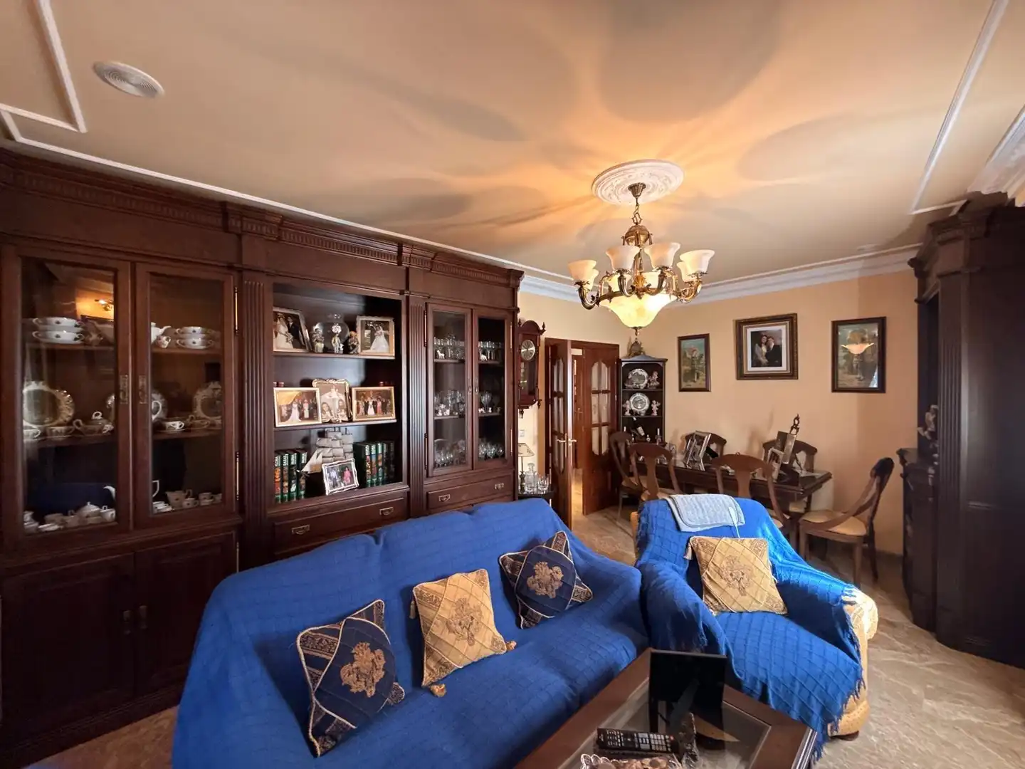 Sala d'estar de Casa o xalet en venda en Antequera amb Aire condicionat, Jardí privat i Terrassa