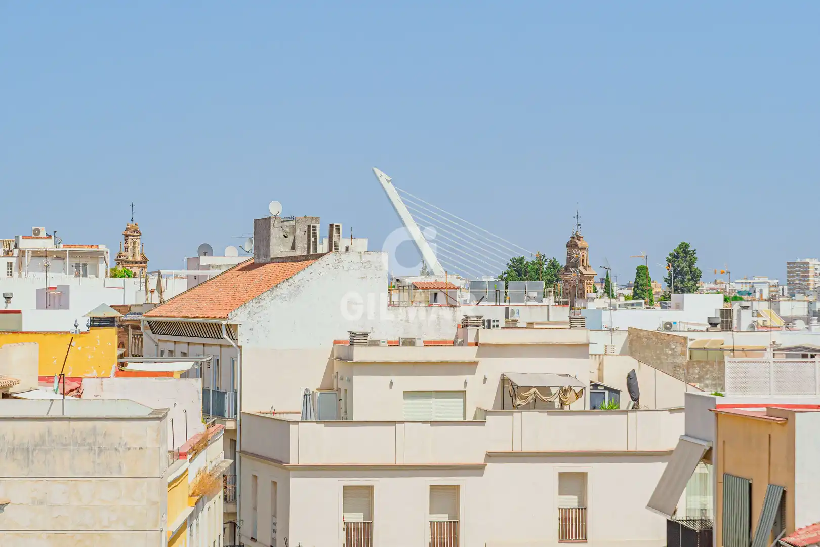 Vista exterior de Pis en venda en Sevilla amb Calefacció