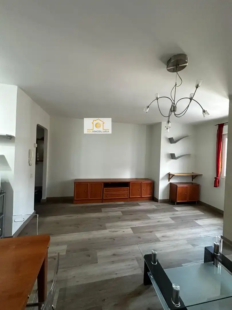 Sala de estar de Apartamento en venta en León Capital  con Calefacción, Parquet y Amueblado