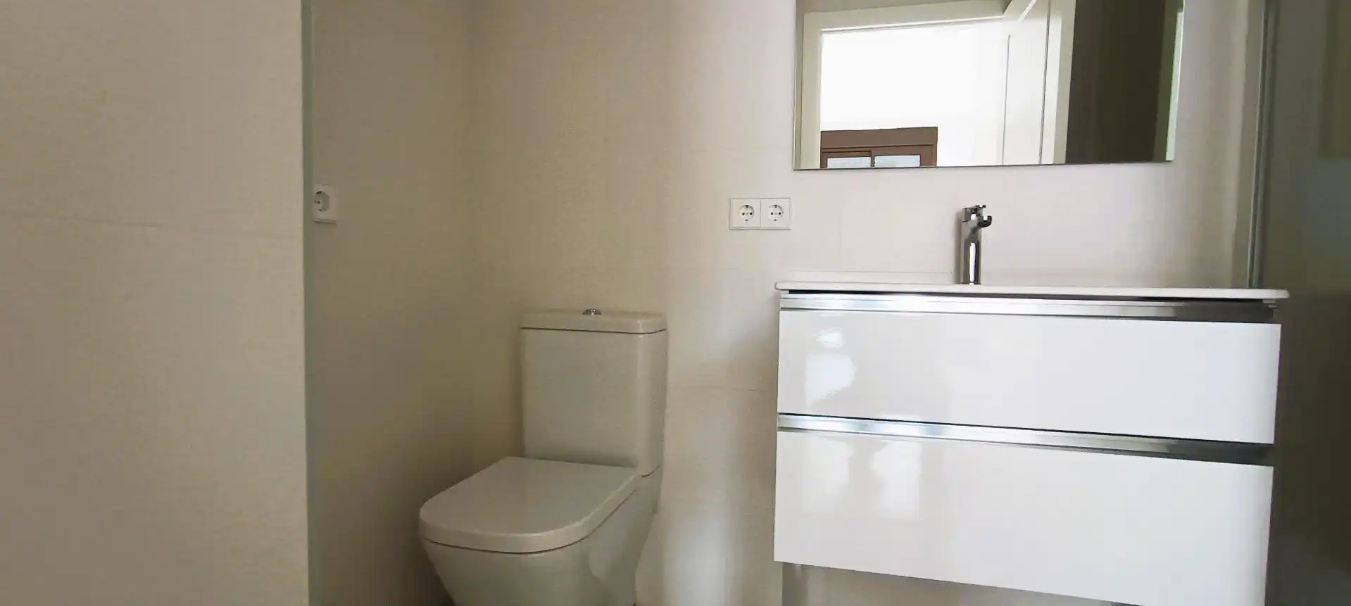 Badezimmer von Erdgeschoss zur Miete in  Palma de Mallorca mit Klimaanlage, Parkett und Terrasse