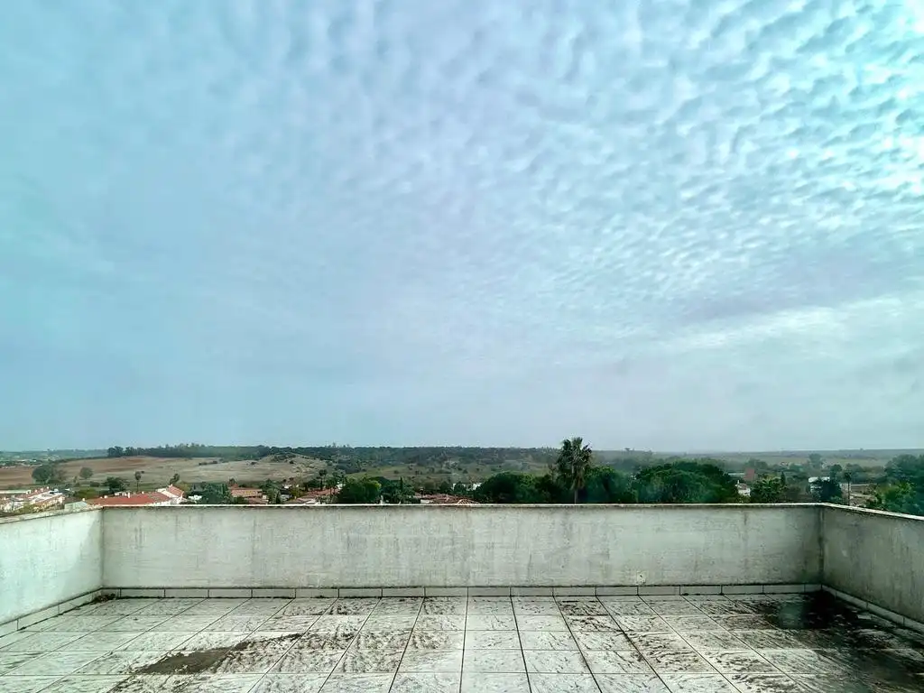 Vista exterior de Casa o xalet en venda en Badajoz amb Aire condicionat, Calefacció i Jardí privat