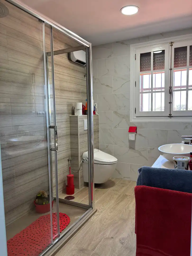 Bany de Casa o xalet en venda en Elche / Elx amb Aire condicionat, Calefacció i Jardí privat
