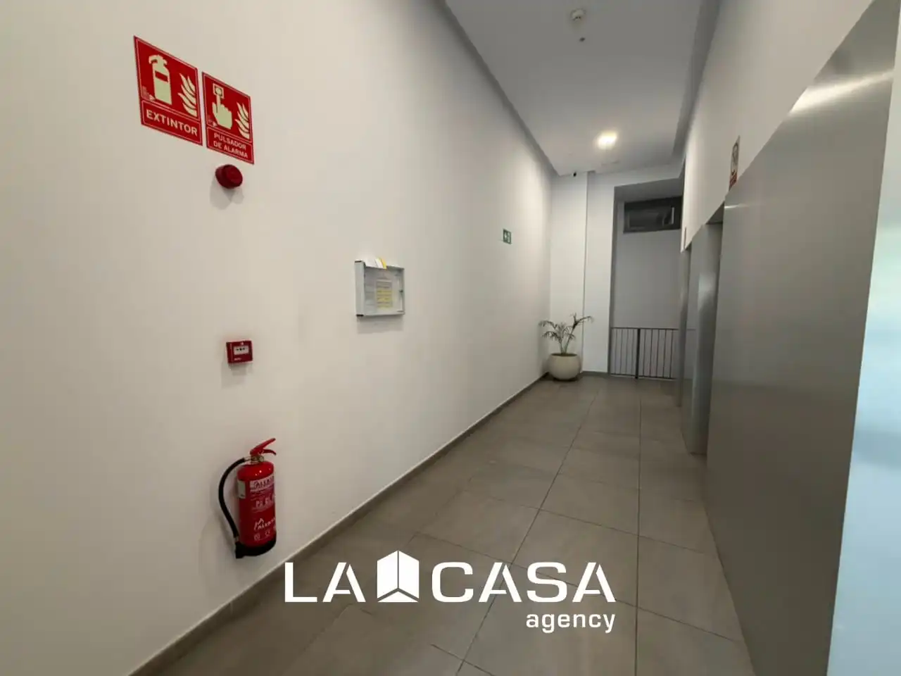 Pis amb piscina en venda a Entrenúcleos, imagen 25