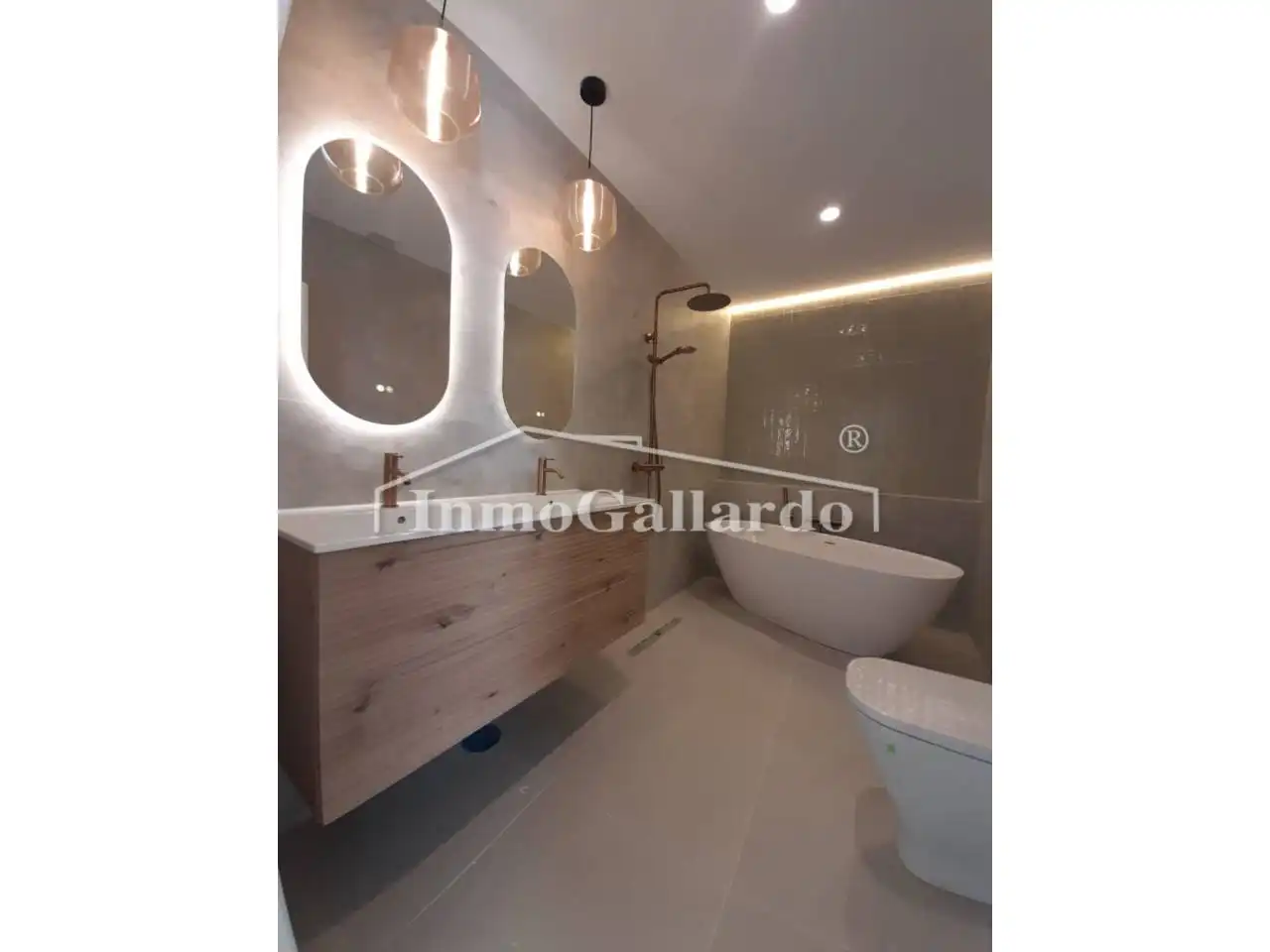 Bathroom of Flat for sale in Málaga  with Furnished and Alarm