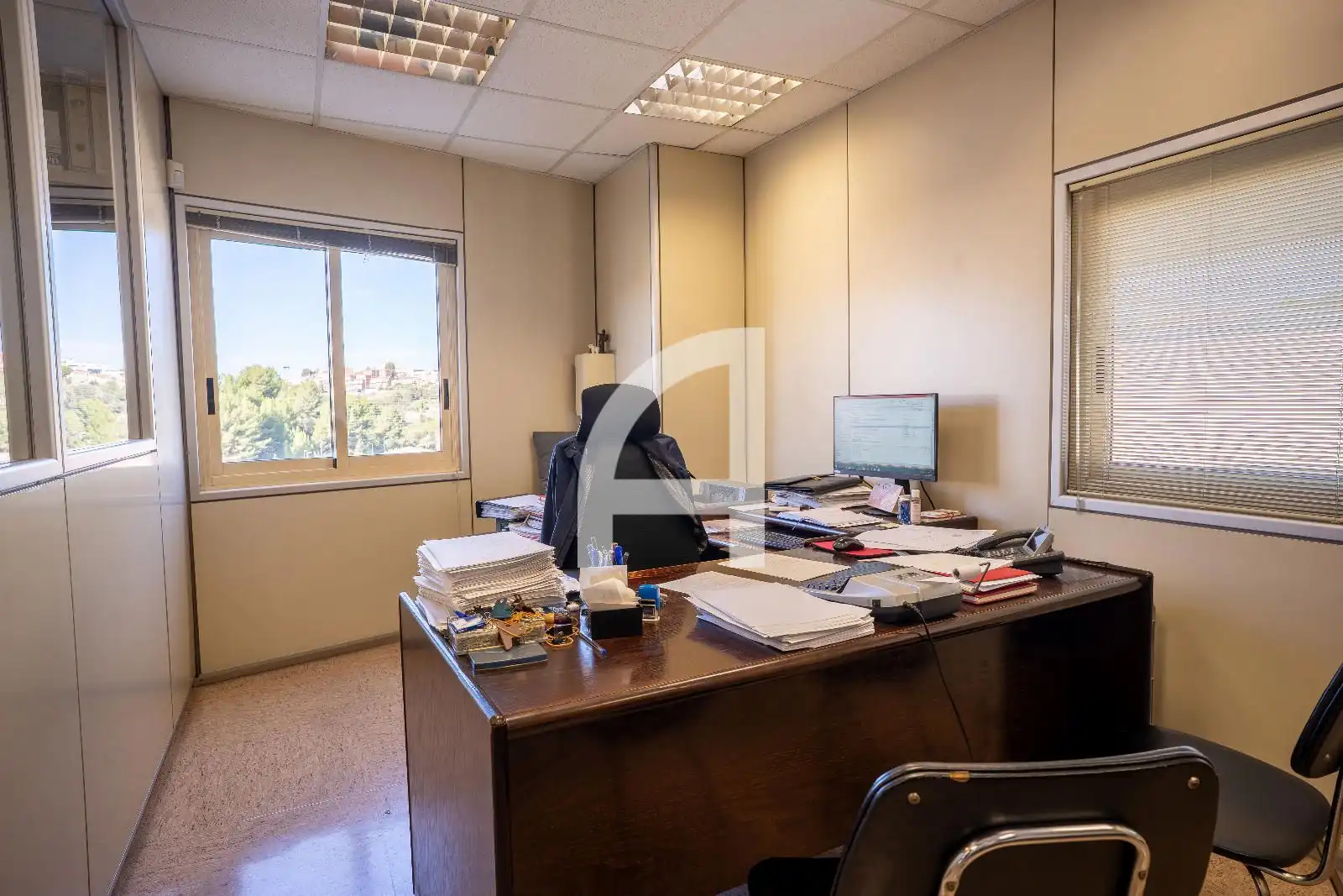 Nau industrial en venda en El Papiol amb Alarma