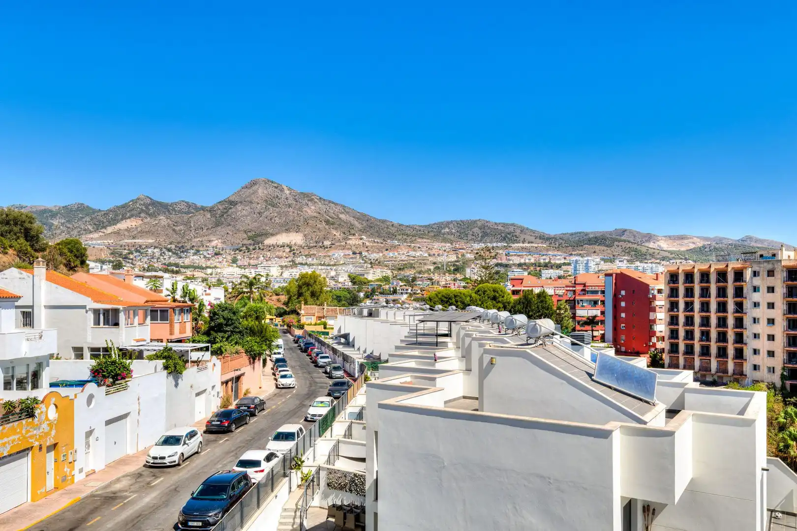 Vista exterior de Casa o chalet en venta en Benalmádena con Aire acondicionado, Jardín privado y Trastero