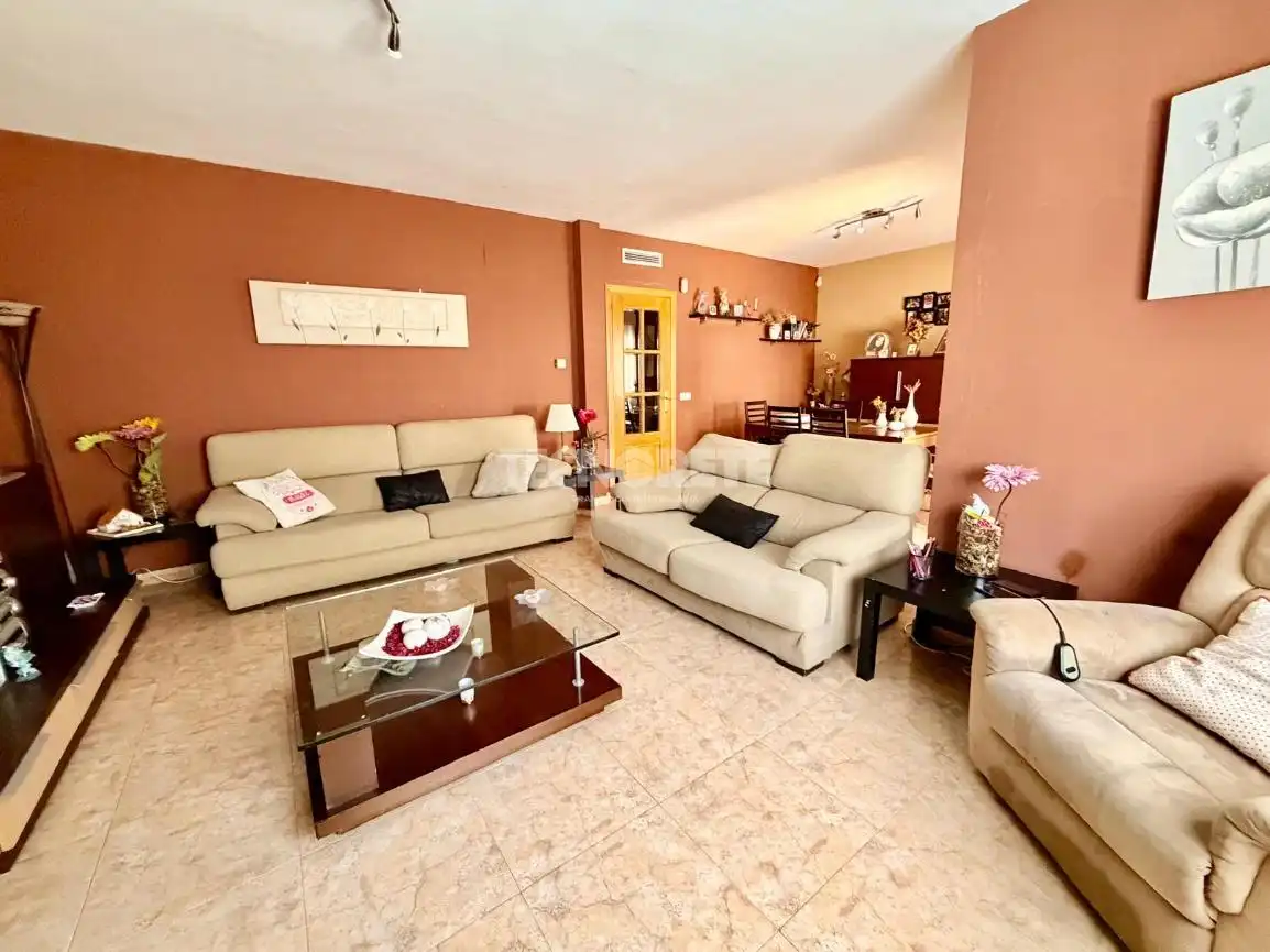 Sala de estar de Casa adosada en venta en Illescas con Aire acondicionado