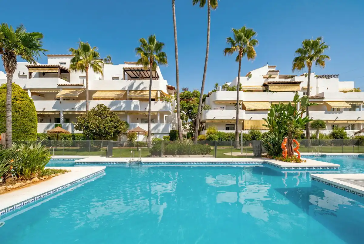 Vista exterior de Piso en venta en Marbella con Aire acondicionado y Terraza