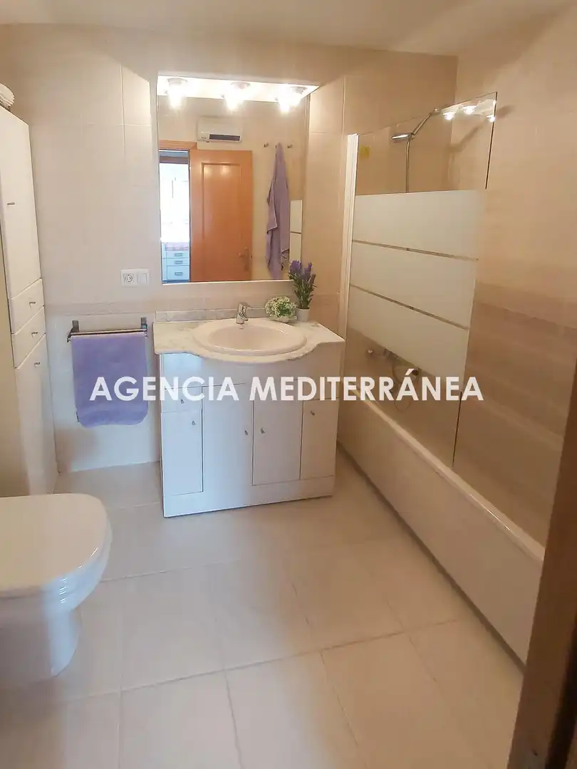 Bany de Àtic de lloguer en Burjassot amb Aire condicionat, Calefacció i Terrassa